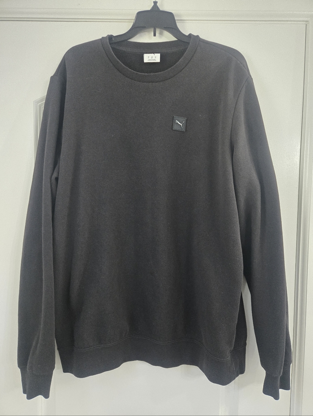 Puma Black Crewneck Sweatshirt with Subtle Logo Patch (Large Tall)